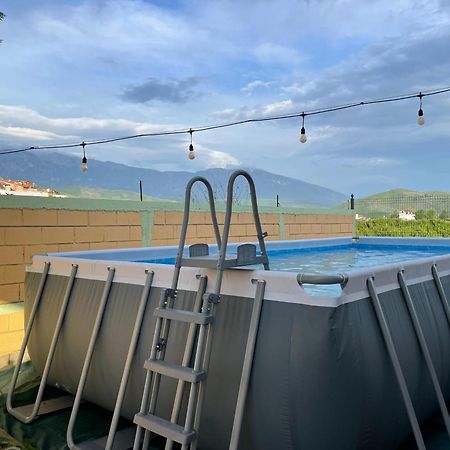 בראט Baza Hostel - Swimming Pool מראה חיצוני תמונה