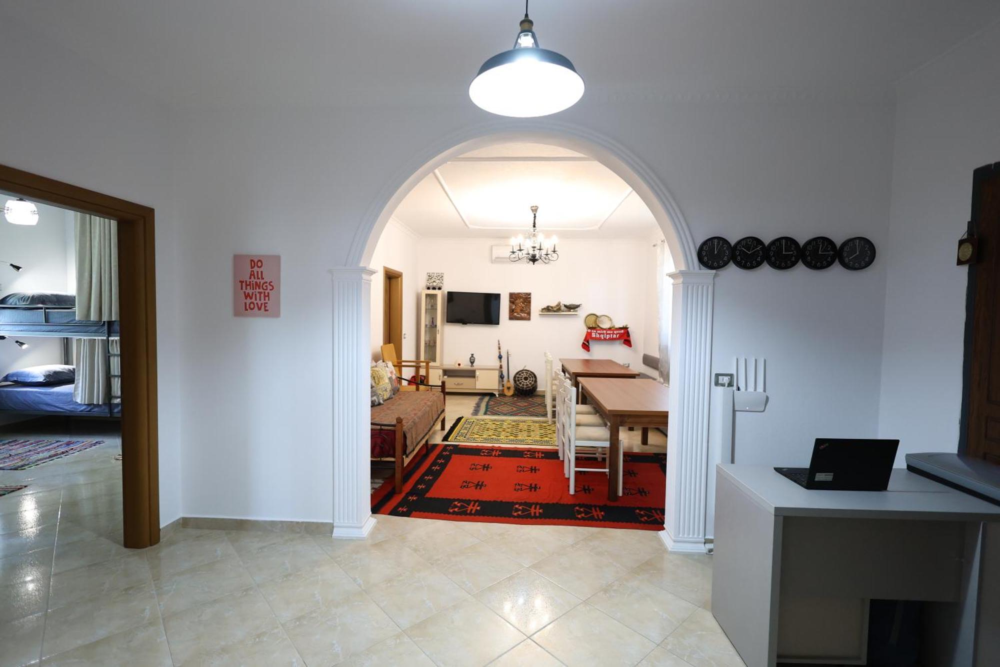 בראט Baza Hostel - Swimming Pool מראה חיצוני תמונה