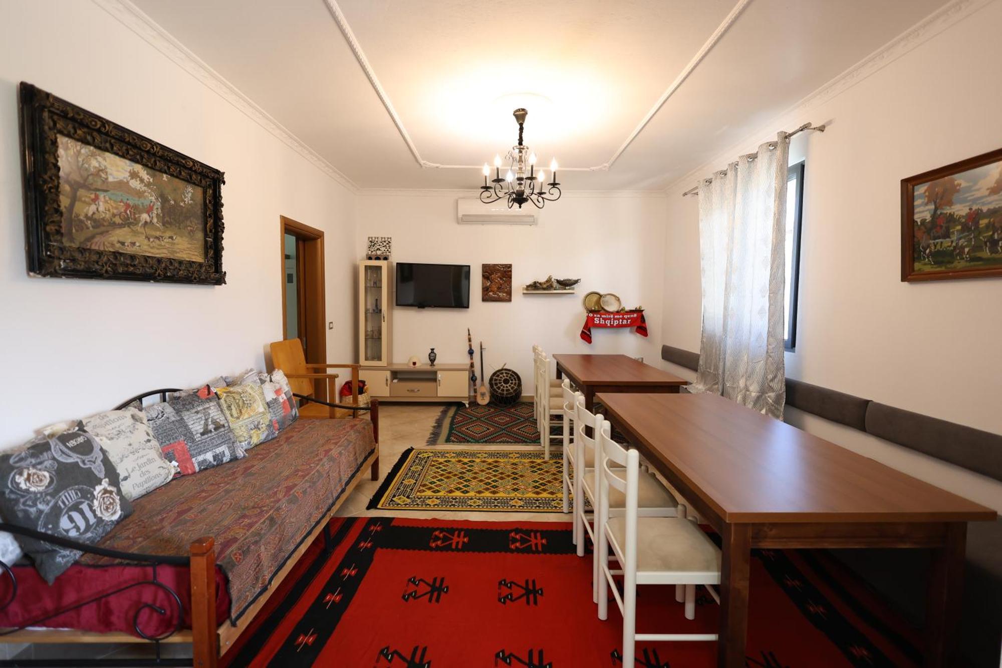 בראט Baza Hostel - Swimming Pool מראה חיצוני תמונה