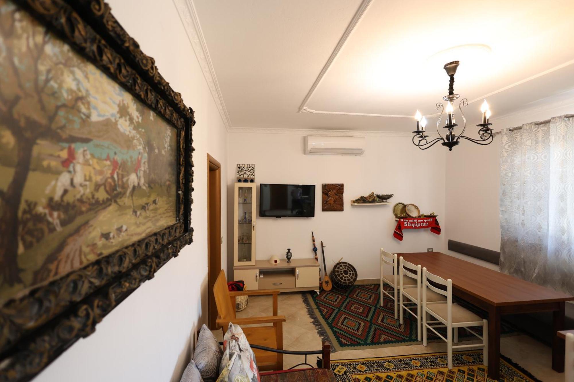 בראט Baza Hostel - Swimming Pool מראה חיצוני תמונה