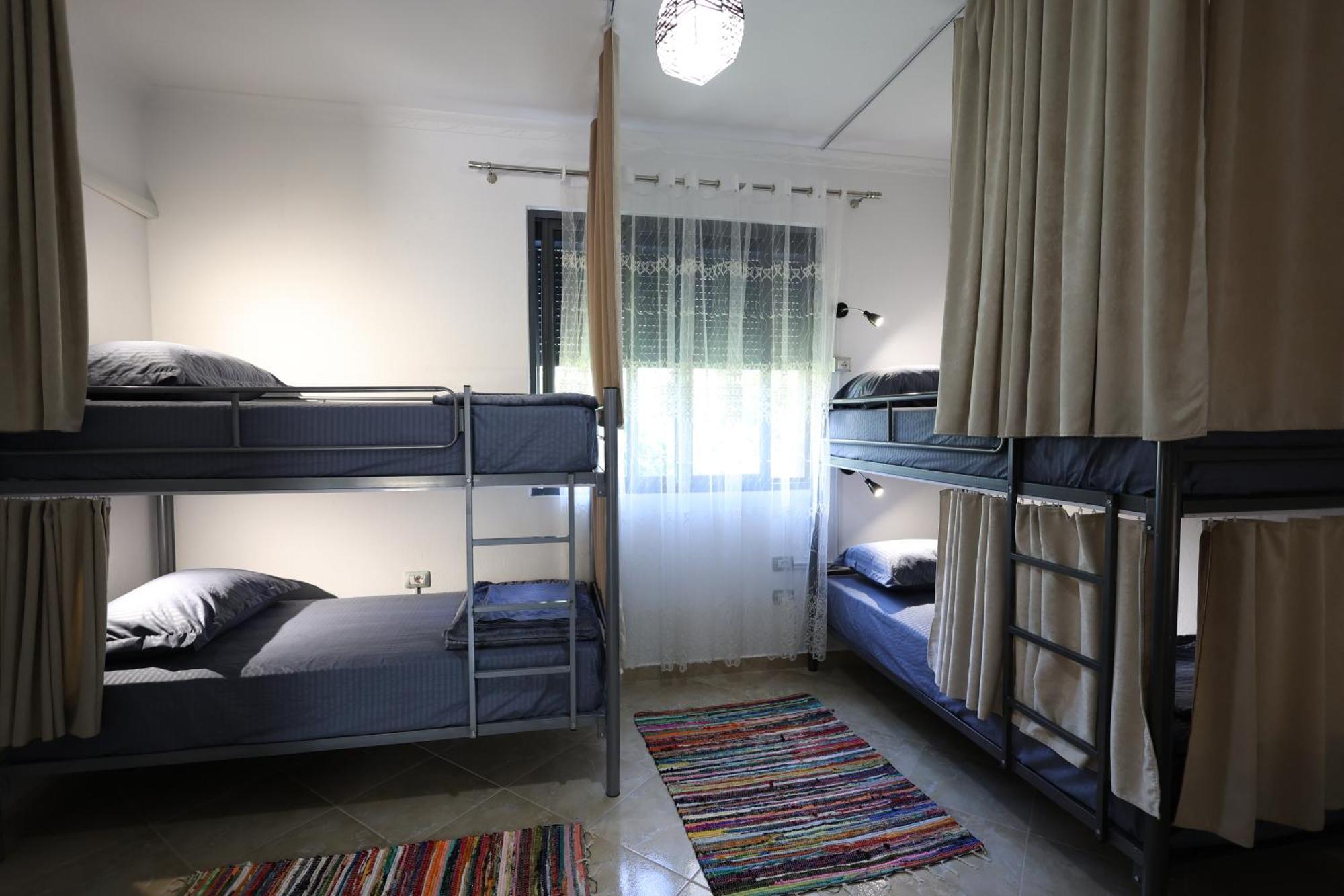 בראט Baza Hostel - Swimming Pool מראה חיצוני תמונה