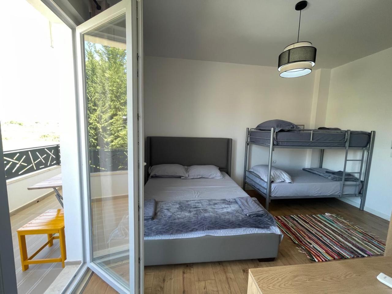 בראט Baza Hostel - Swimming Pool מראה חיצוני תמונה