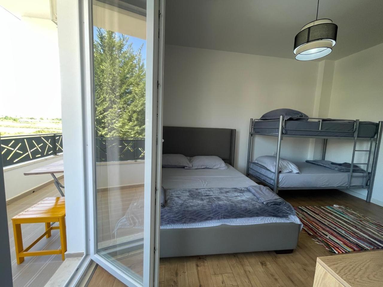 בראט Baza Hostel - Swimming Pool מראה חיצוני תמונה