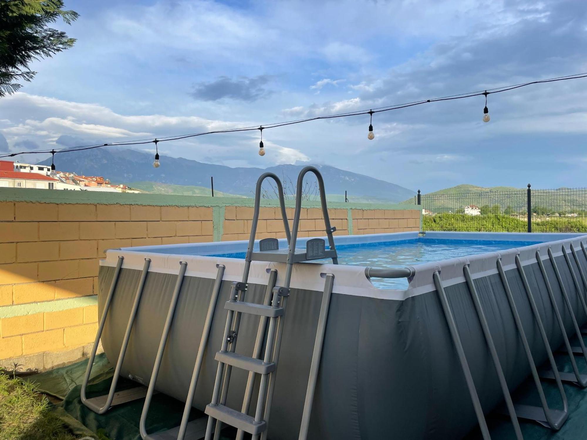בראט Baza Hostel - Swimming Pool מראה חיצוני תמונה