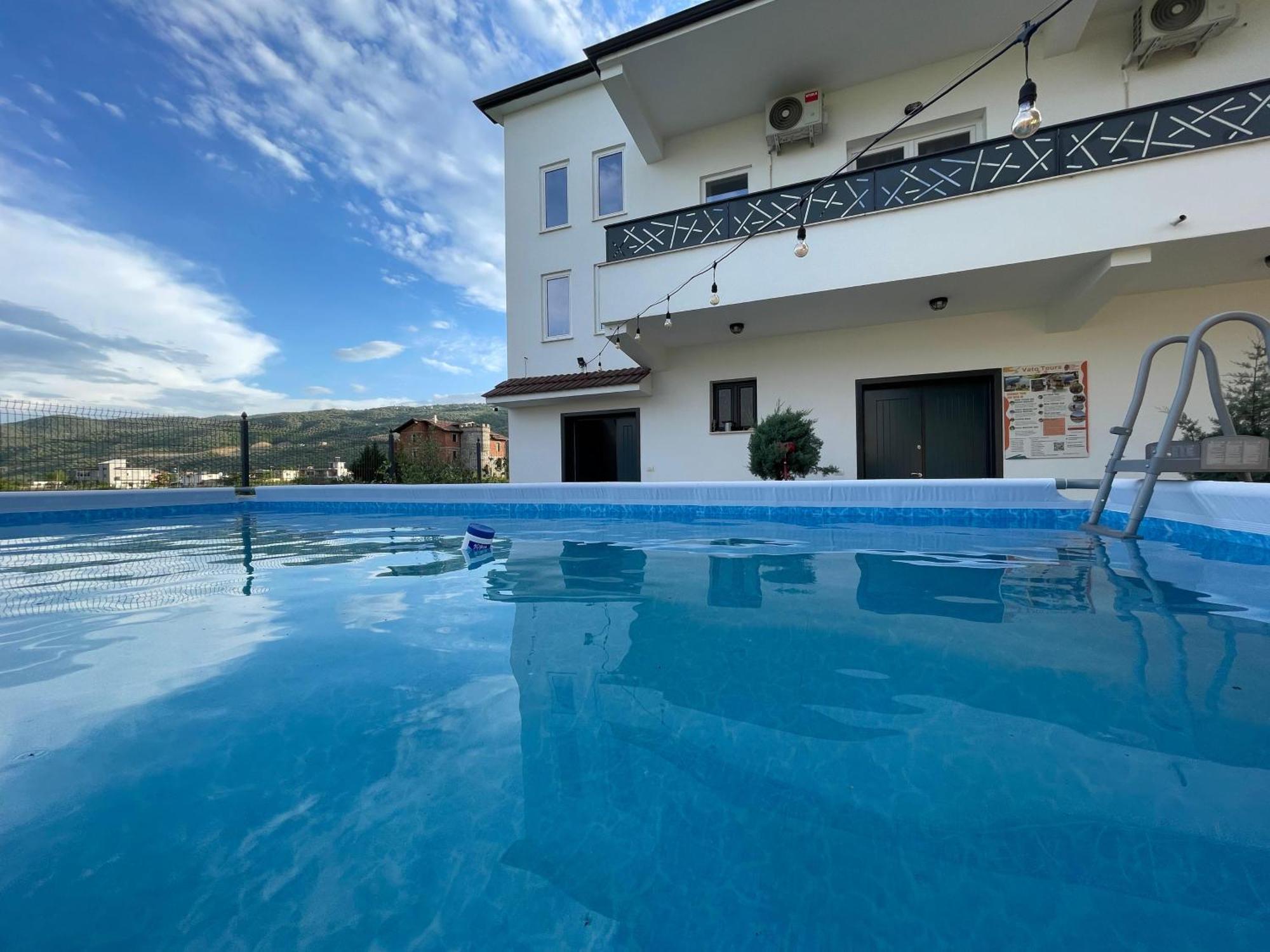 בראט Baza Hostel - Swimming Pool מראה חיצוני תמונה